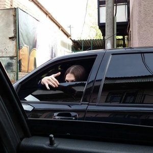 美女裸胸骚逼黄
